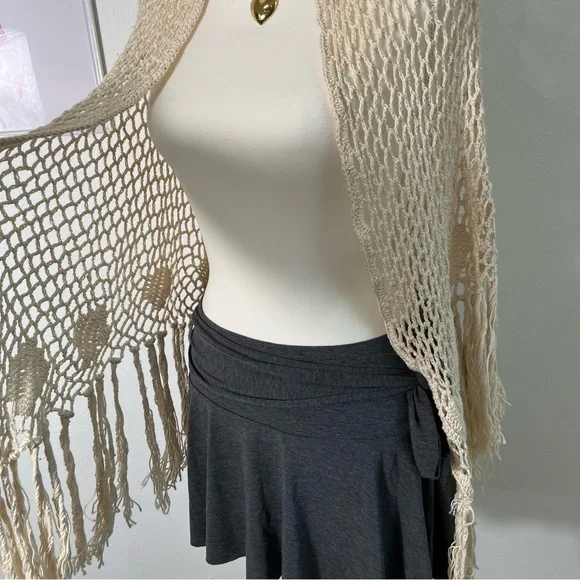 Vintage Crochet Fringe Poncho Pullover Hand Woven Turkey Boho One Size - Picture 6 of 7